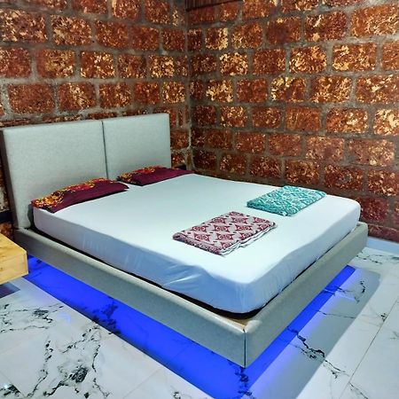 Saka Kadams Home Stay Guhāgar エクステリア 写真