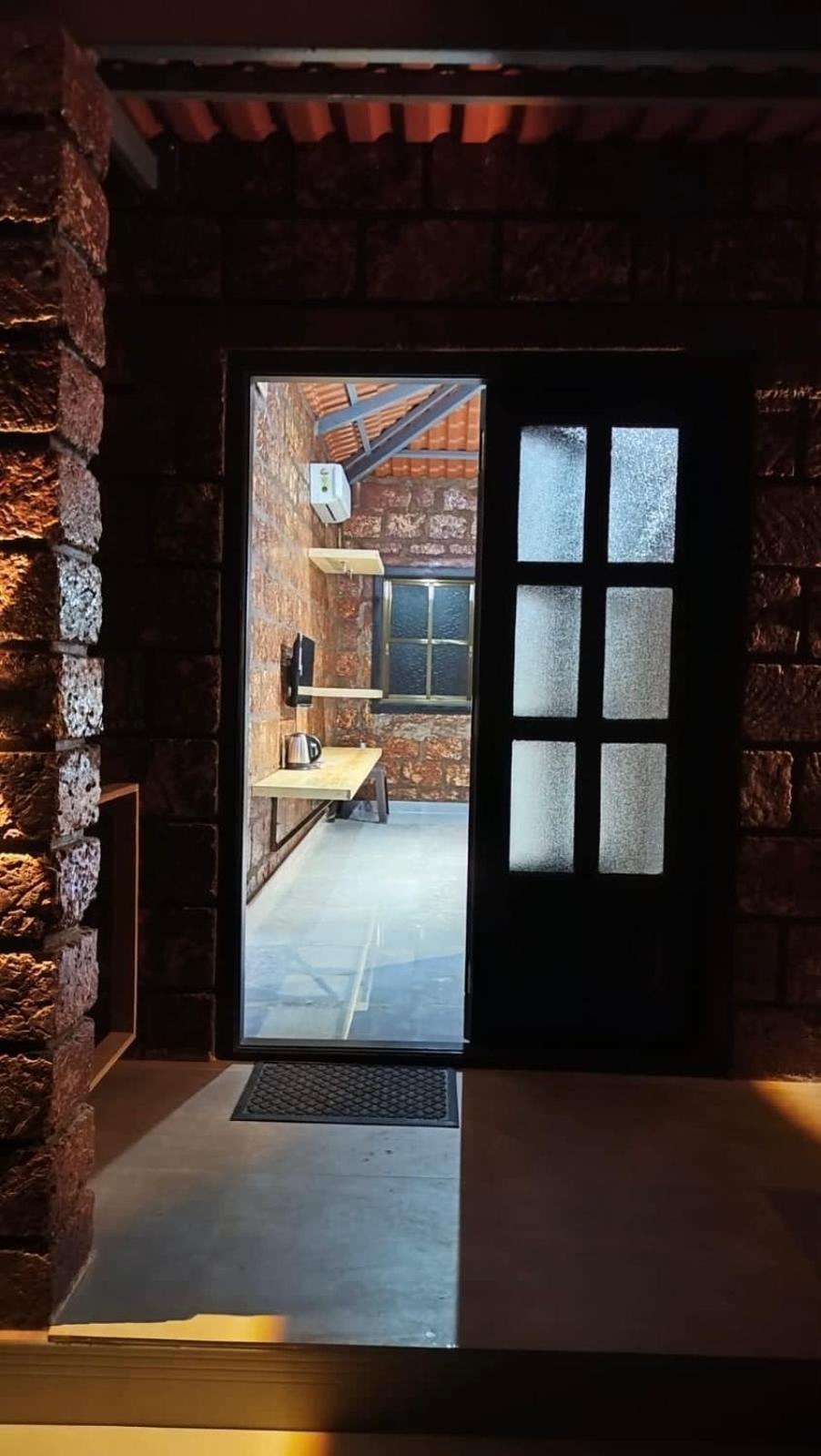 Saka Kadams Home Stay Guhāgar エクステリア 写真