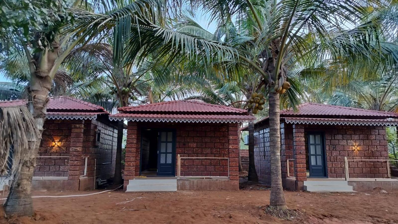 Saka Kadams Home Stay Guhāgar エクステリア 写真