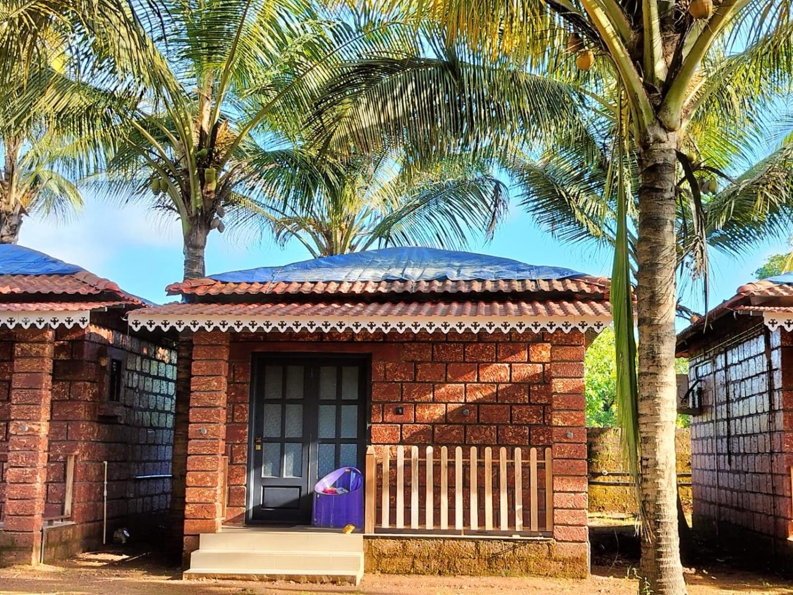 Saka Kadams Home Stay Guhāgar エクステリア 写真