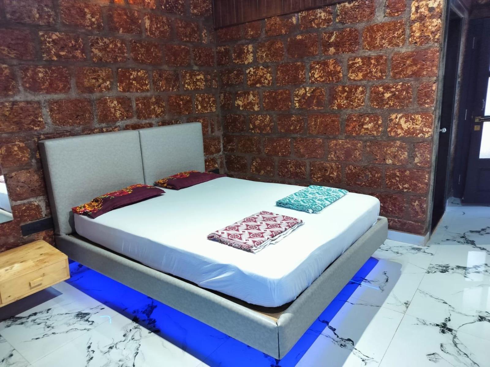 Saka Kadams Home Stay Guhāgar エクステリア 写真