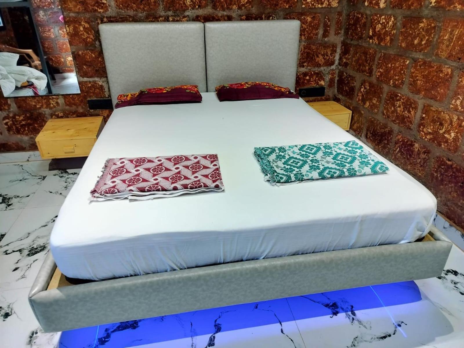 Saka Kadams Home Stay Guhāgar エクステリア 写真